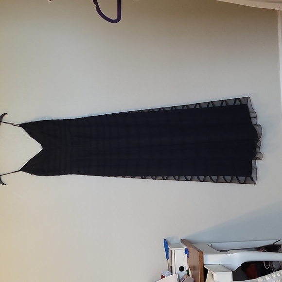 Tadashi Black Crepe Gown 100% Silk Figure-loving Draping Throughout Size 10 - Picture 8 of 14